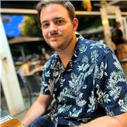 Profesor con facilidad para las matemáticas tanto de letras como de ciencias.